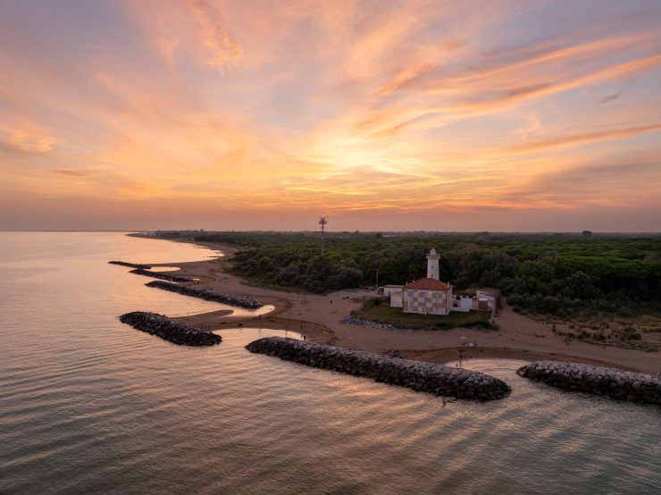 Faro di Bibione al tramonto